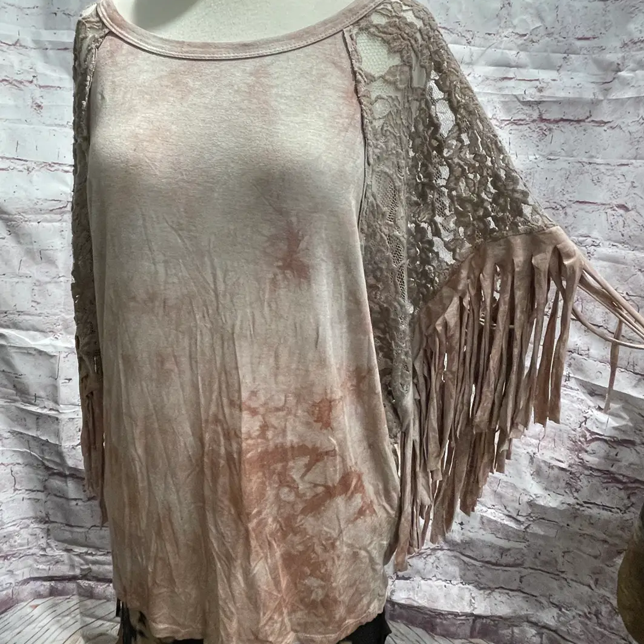 Crew Neck Top with Raglan Sleeves in Lace and Fringe